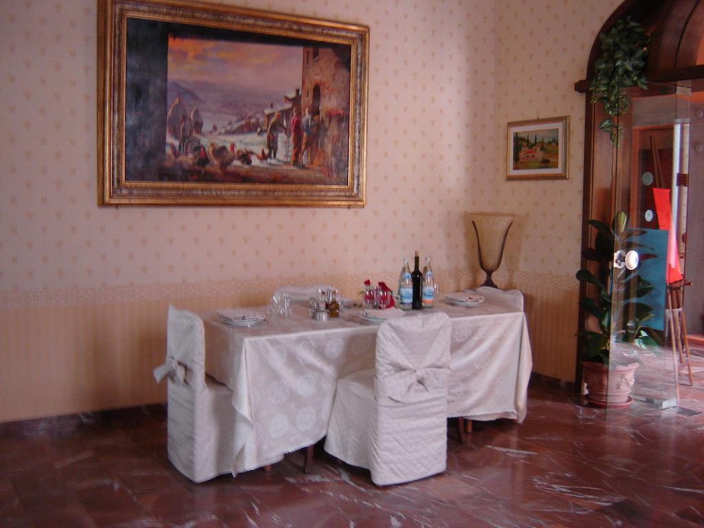 Hotel La Rosa Ronta Luaran gambar