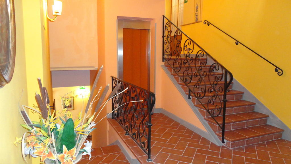 Hotel La Rosa Ronta Luaran gambar