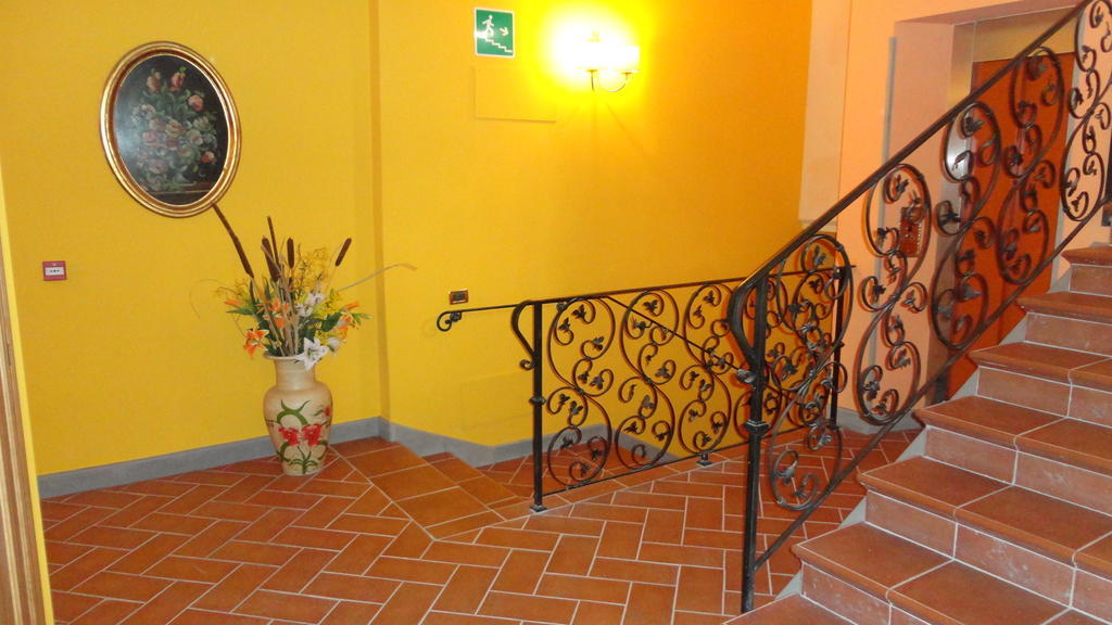 Hotel La Rosa Ronta Luaran gambar
