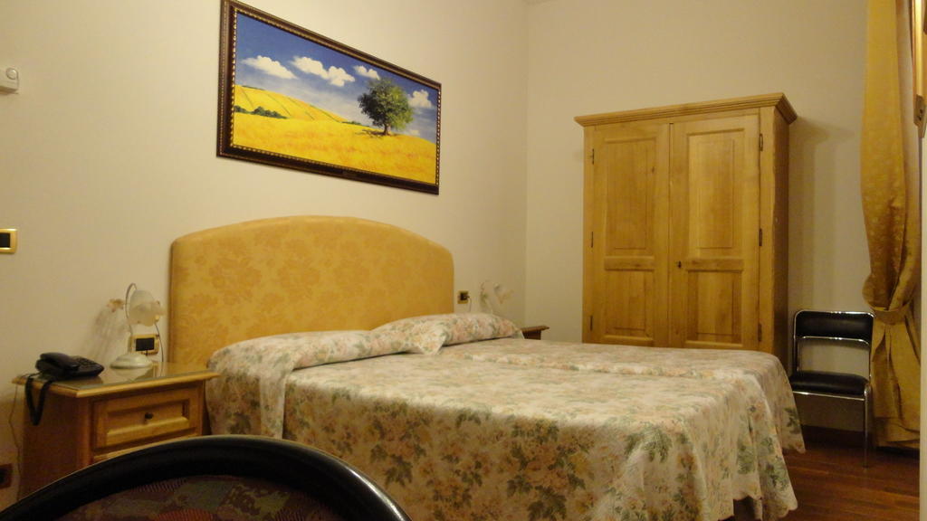 Hotel La Rosa Ronta Luaran gambar