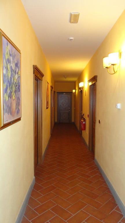 Hotel La Rosa Ronta Luaran gambar