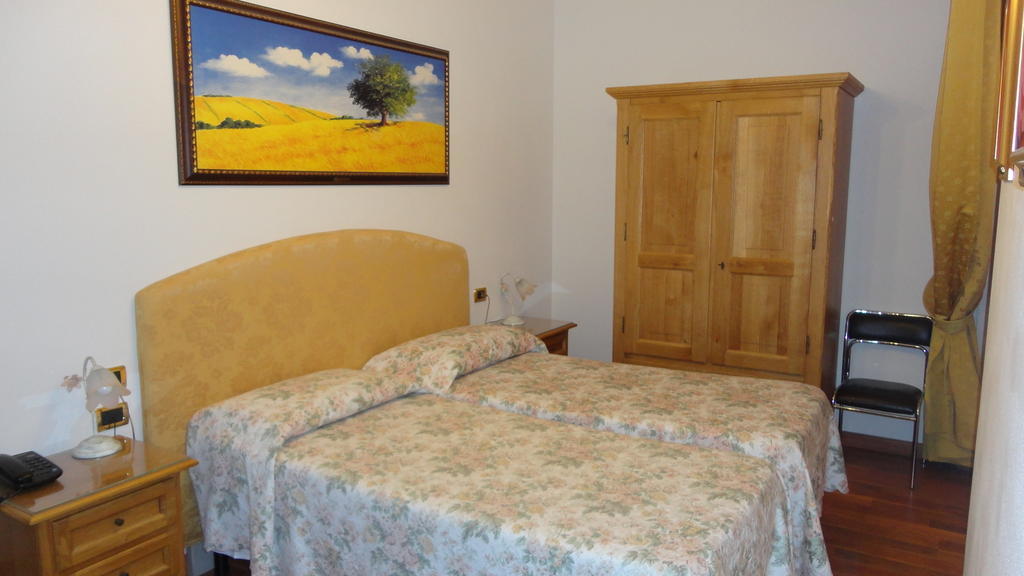 Hotel La Rosa Ronta Bilik gambar