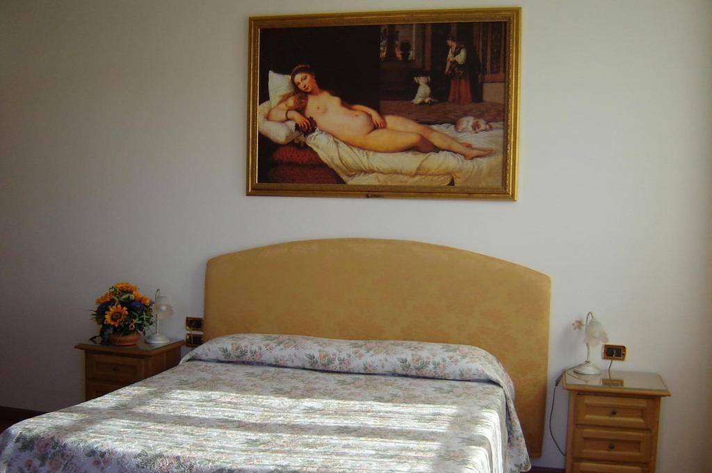 Hotel La Rosa Ronta Bilik gambar