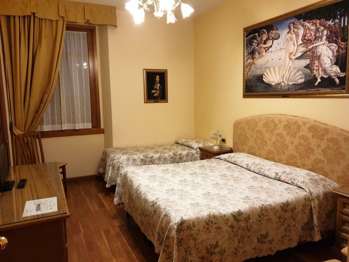 Hotel La Rosa Ronta Luaran gambar