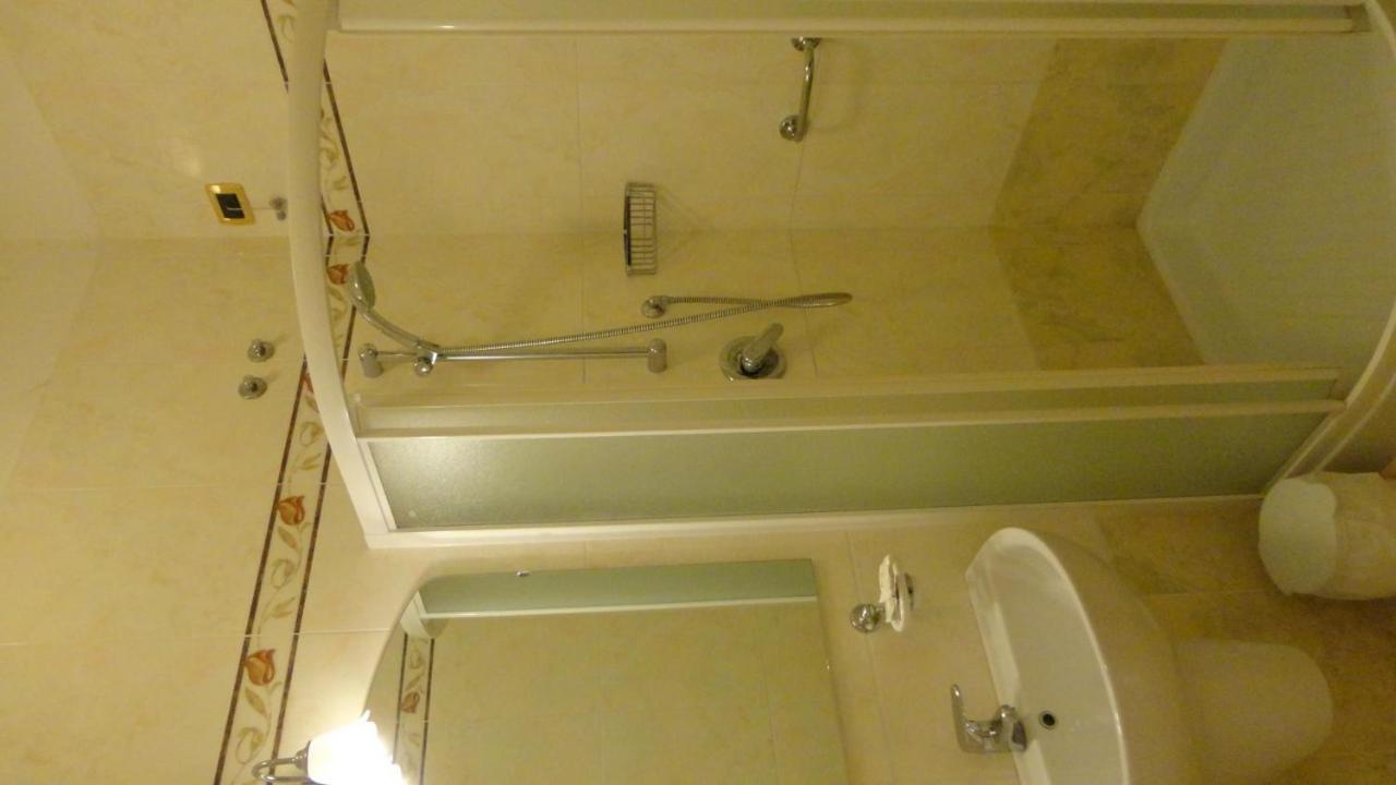 Hotel La Rosa Ronta Luaran gambar